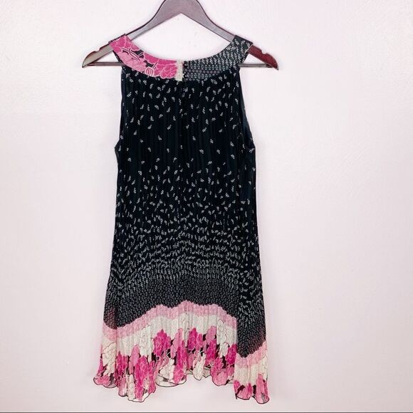 True Envy Dress Floral Accordion Sleeveless Trapeze Shift Size 6 Black Pink - Picture 8 of 10